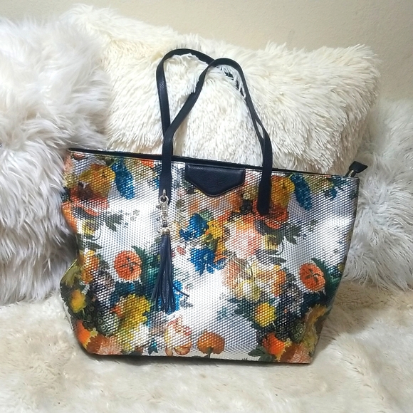 POVERTY TOTES - Picture 2 of 8